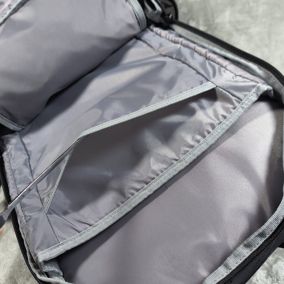 Thule Achiever Backpack Black 15in Laptop Travel Commuter Padded 24L Capacity - Picture 16 of 16